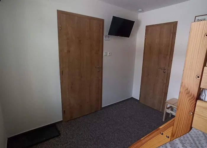 A Restaurace V Háji Pensión Loučná pod Klínovcem